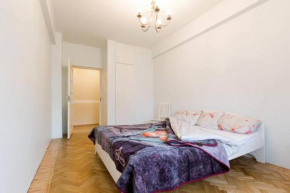 Bright Apartment near Bus Statioon